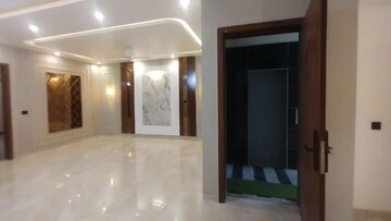 Room in 3 BHK Builder Floor at Sector 9 – for Sale