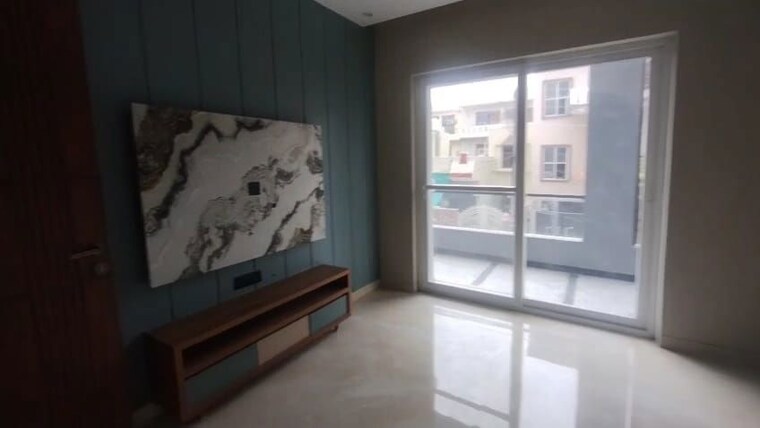 Room, sector 9 3 Bedroom 263 Sq.Yd. Builder Floor In Sector 9 Gurgaon 9954671