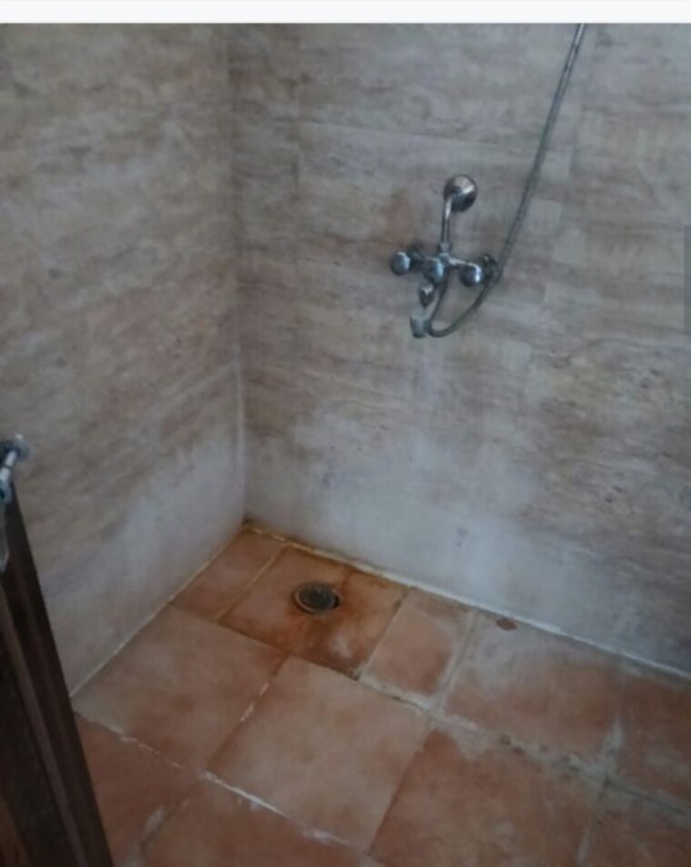 Bathroom, indira nagar 3 Bedroom 1470 Sq.Ft. Apartment In Indira Nagar Lucknow 9954689