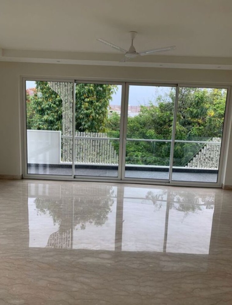 Room, shanti-niketan-ggn 4 Bedroom 600 Sq.Yd. Apartment In Sector 52 Gurgaon 9946302