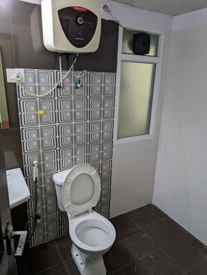 Bathroom in 3 BHK Apartment at Amrapali Silicon City, Sector 76 – for Rent