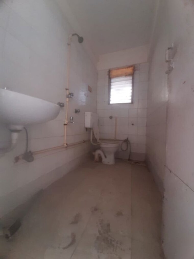 Bathroom, maruti-paradise 2 Bedroom 1000 Sq.Ft. Apartment In Cbd Belapur Sector 15 Navi Mumbai 9954685