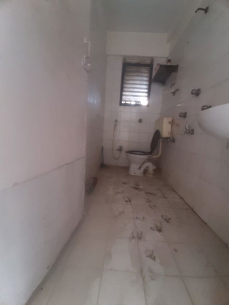 Bathroom, maruti-paradise 2 Bedroom 1000 Sq.Ft. Apartment In Cbd Belapur Sector 15 Navi Mumbai 9954685