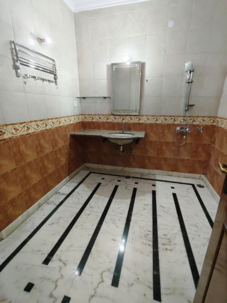 Kitchen, birla-arika 3 Bedroom 250 Sq.Ft. Builder Floor In Sector 31 Gurgaon 9954706