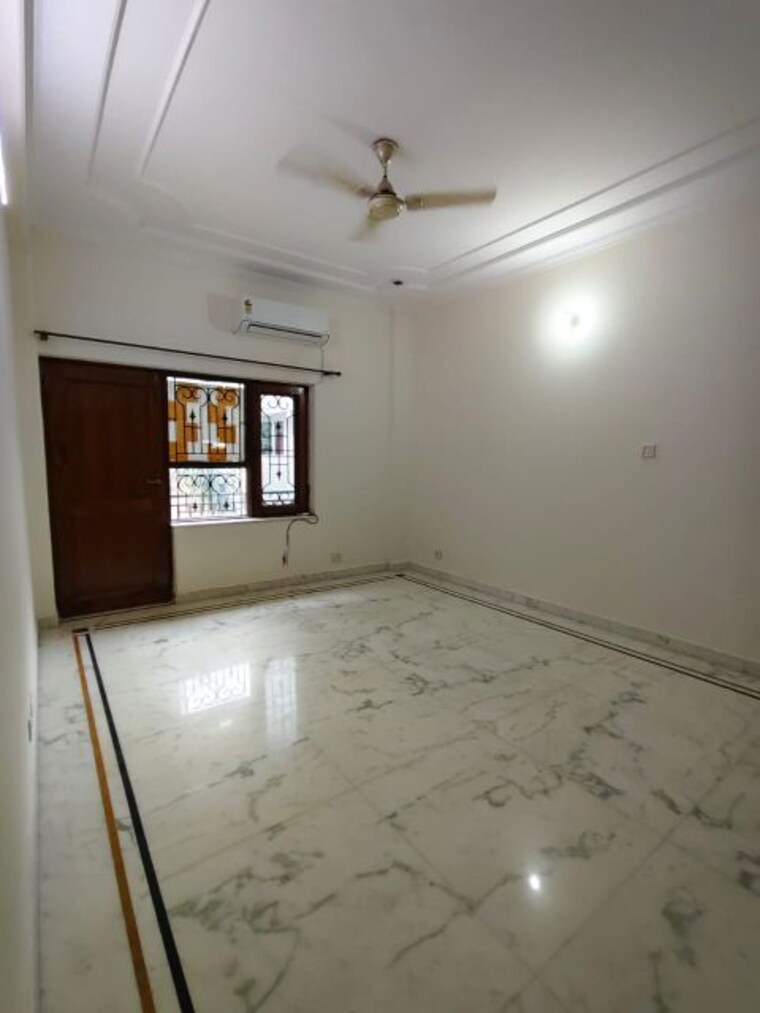 Room, birla-arika 3 Bedroom 250 Sq.Ft. Builder Floor In Sector 31 Gurgaon 9954706