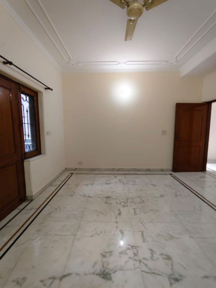 Room, birla-arika 3 Bedroom 250 Sq.Ft. Builder Floor In Sector 31 Gurgaon 9954706