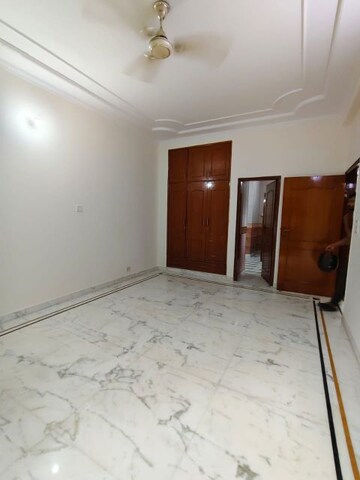 Room in 3 BHK Builder Floor at Birla Arika, Sector 31 – for Rent