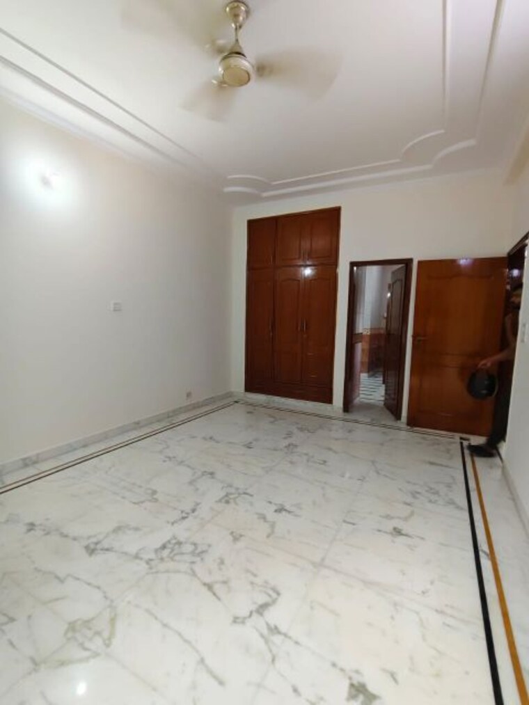 Room, birla-arika 3 Bedroom 250 Sq.Ft. Builder Floor In Sector 31 Gurgaon 9954706