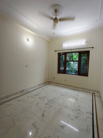 Room in 3 BHK Builder Floor at Birla Arika, Sector 31 – for Rent