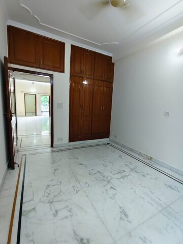 Room in 3 BHK Builder Floor at Birla Arika, Sector 31 – for Rent