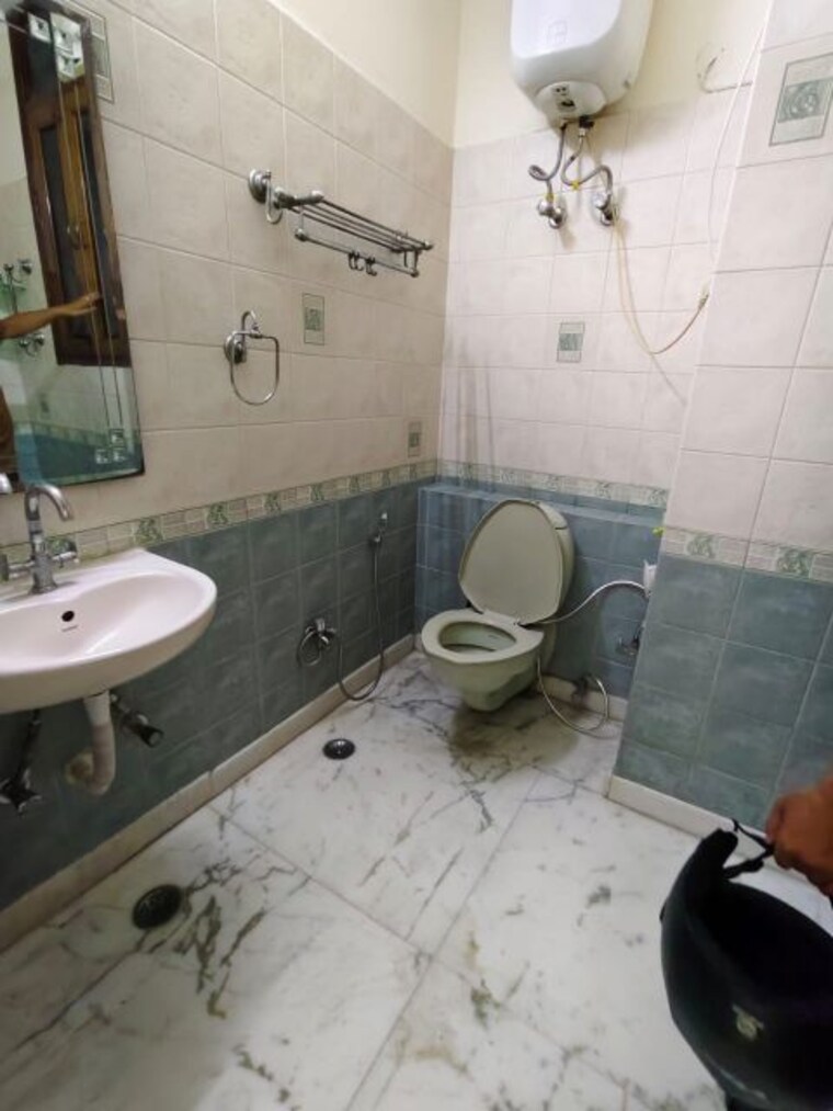 Bathroom, birla-arika 3 Bedroom 250 Sq.Ft. Builder Floor In Sector 31 Gurgaon 9954706