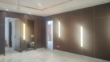 Room in 4 BHK Builder Floor at Sector 15 ii – for Sale