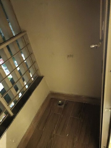 Furnished Amenities in 2 BHK Apartment at Kalpataru Paramount, Kapur Bawdi – for Rent