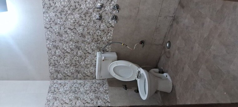 Bathroom, sarita vihar 2 Bedroom 650 Sq.Ft. Apartment In Sarita Vihar Delhi 9954733