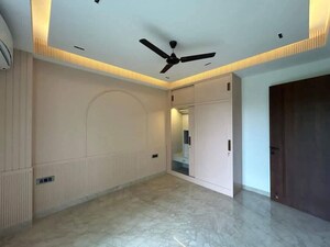 Room in 4 BHK Apartment at Vasant Kunj – for Rent