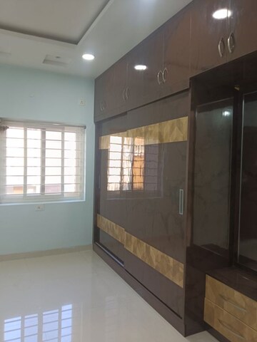 Room in 3 BHK Apartment at Kokapet – for Rent