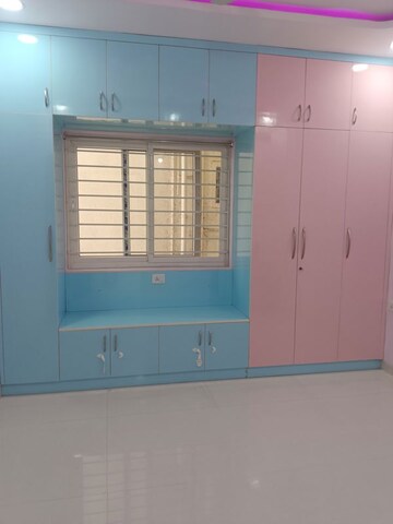 Room in 3 BHK Apartment at Kokapet – for Rent