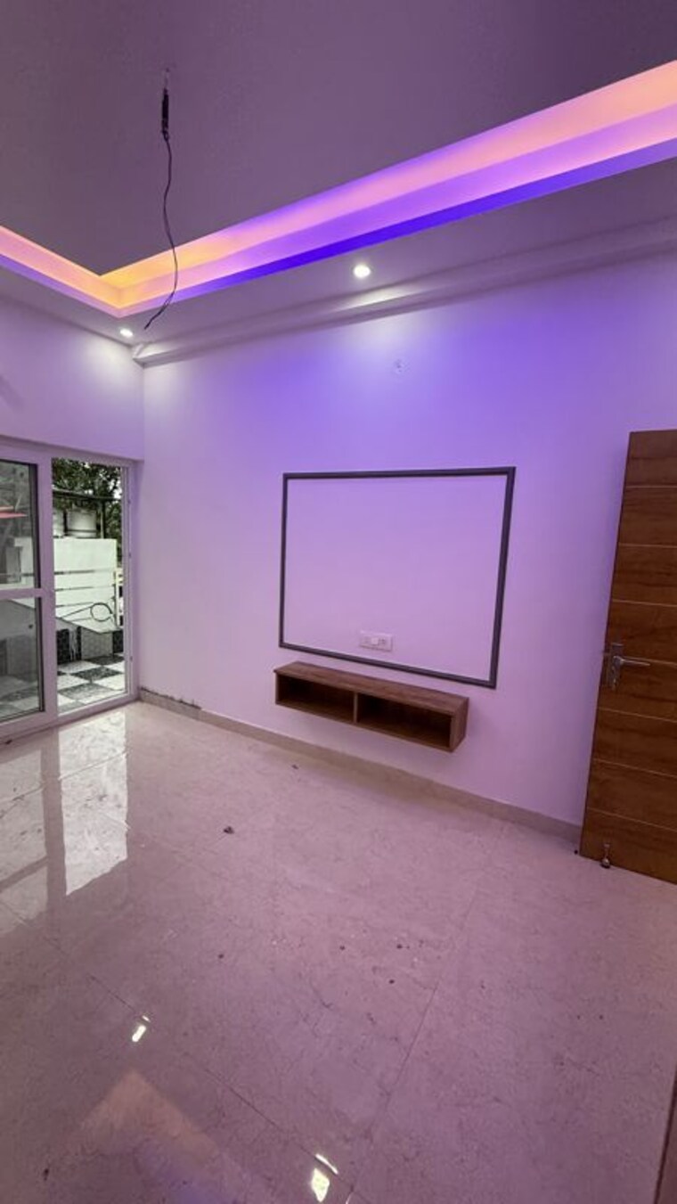 Room, sahastradhara road 3 Bedroom 1350 Sq.Ft. Builder Floor In Sahastradhara Road Dehradun 9954752