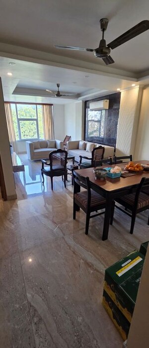 Team Area in 3 BHK Builder Floor at Dlf Phase I – for Rent