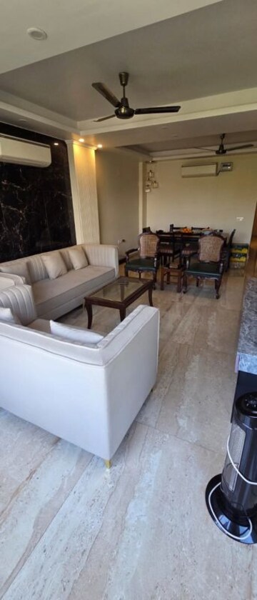 Team Area in 3 BHK Builder Floor at Dlf Phase I – for Rent