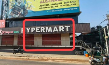  Showroom For Rent in Vazhakkala