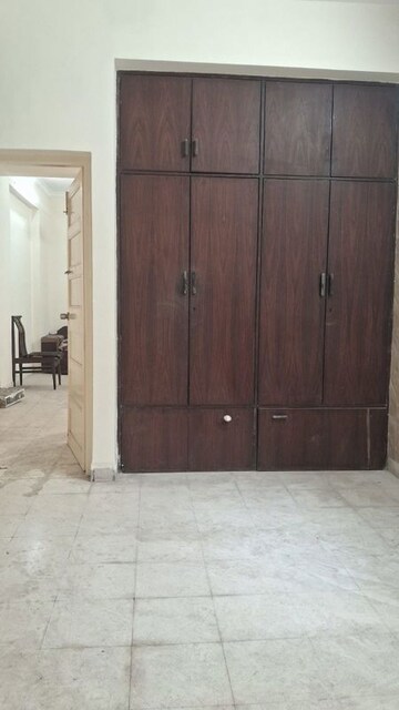 Room in 1 BHK Apartment at Mahim – for Rent