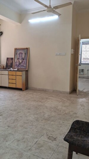 Room in 1 BHK Apartment at Mahim – for Rent