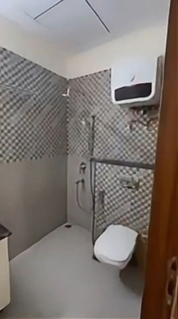 Bathroom, uchdpl-veridia-oakwood-enclave 4 Bedroom 2385 Sq.Ft. Apartment In Wave City Ghaziabad 9954809