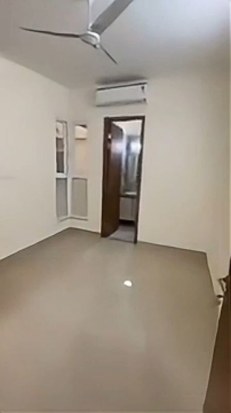 Room, uchdpl-veridia-oakwood-enclave 4 Bedroom 2385 Sq.Ft. Apartment In Wave City Ghaziabad 9954809