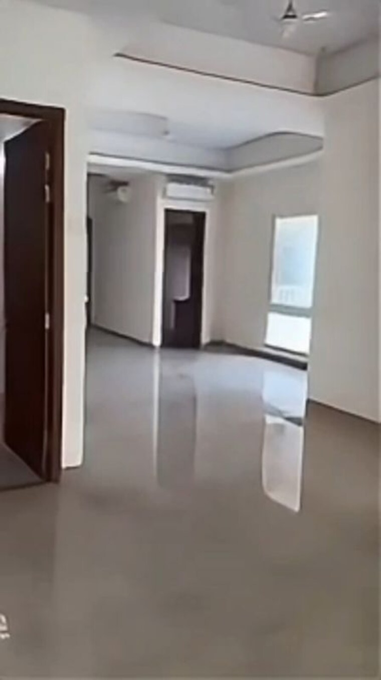 Room, uchdpl-veridia-oakwood-enclave 4 Bedroom 2385 Sq.Ft. Apartment In Wave City Ghaziabad 9954809