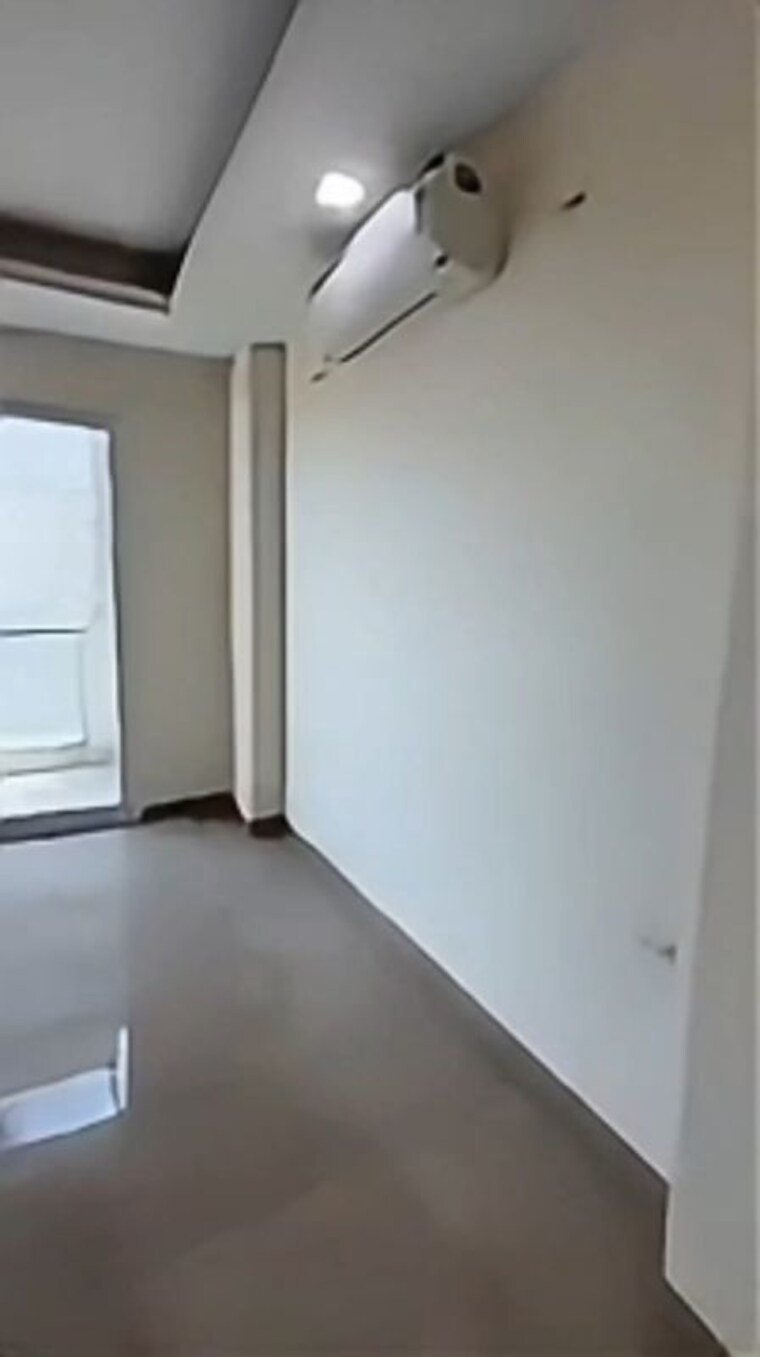 Room, uchdpl-veridia-oakwood-enclave 4 Bedroom 2385 Sq.Ft. Apartment In Wave City Ghaziabad 9954809