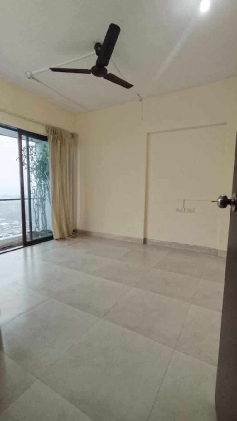 Room, conwood-astoria 1 Bedroom 507 Acre Apartment In Goregaon East Mumbai 9954819