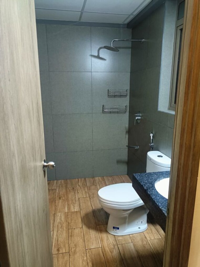 Bathroom, kalpataru-paramount 2 Bedroom 672 Sq.Ft. Apartment In Kapur Bawdi Thane 9954822