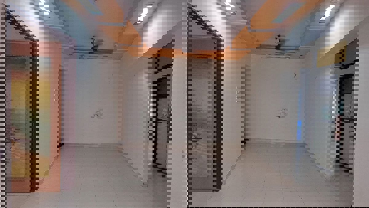 Room in 2 BHK Apartment at Kalpataru Paramount, Kapur Bawdi – for Rent