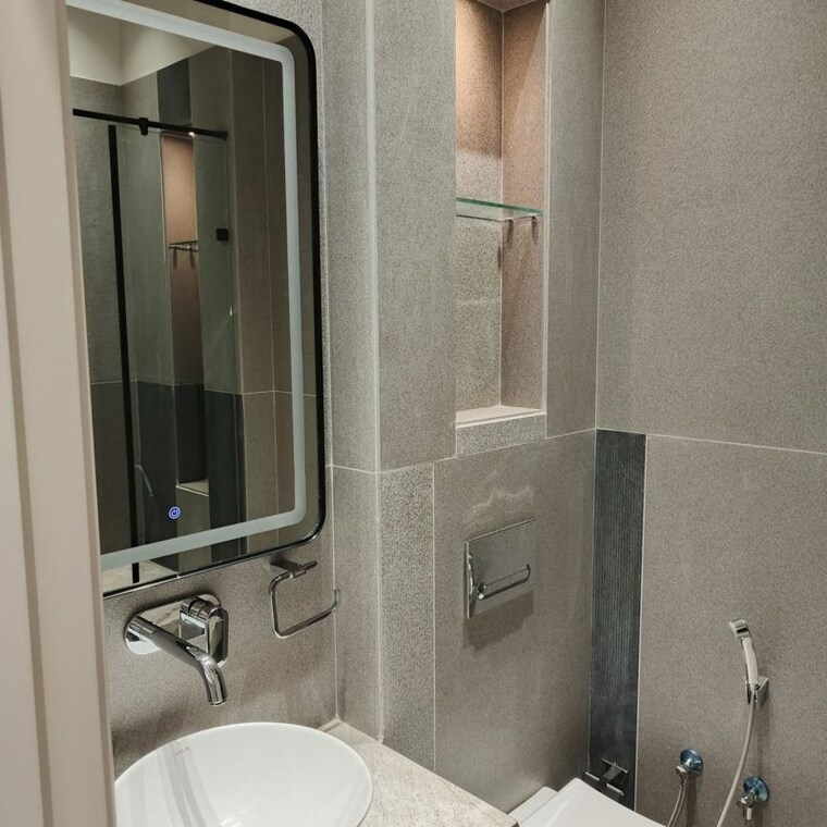Bathroom, uchdpl-veridia-oakwood-enclave 5 Bedroom 4089 Sq.Ft. Apartment In Wave City Ghaziabad 9954833