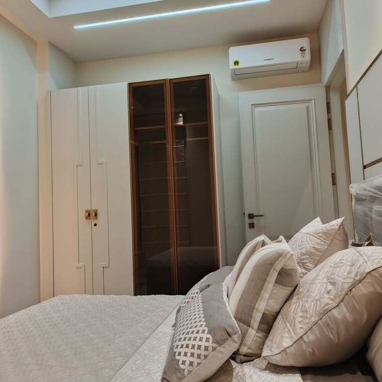 Bedroom, uchdpl-veridia-oakwood-enclave 5 Bedroom 4089 Sq.Ft. Apartment In Wave City Ghaziabad 9954833