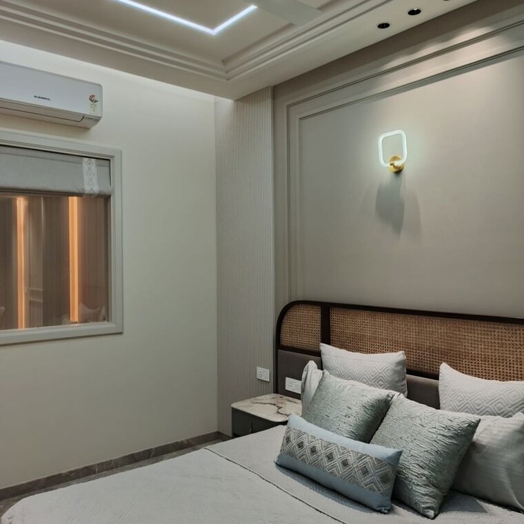 Master Bedroom, uchdpl-veridia-oakwood-enclave 5 Bedroom 4089 Sq.Ft. Apartment In Wave City Ghaziabad 9954833