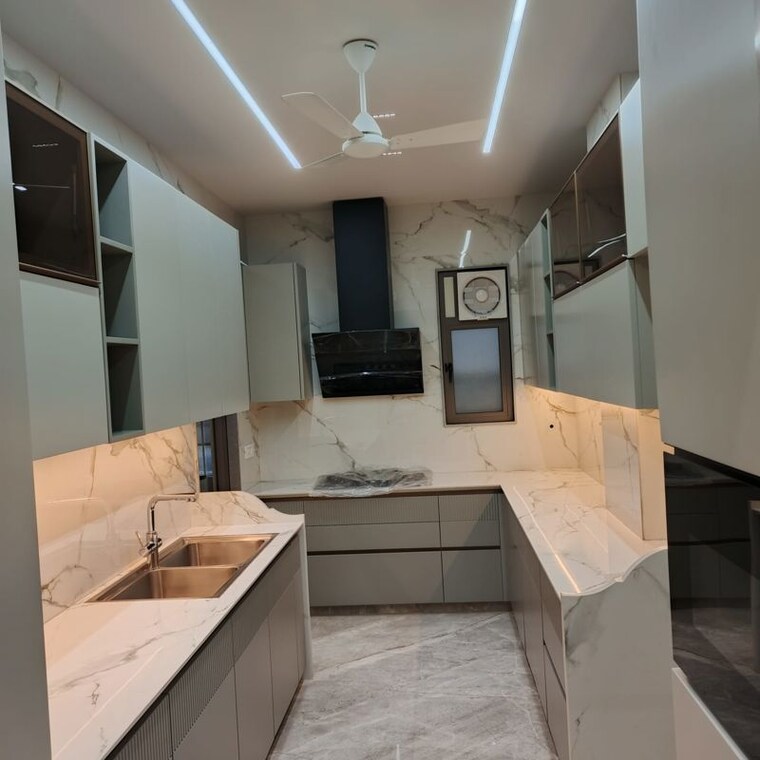 Kitchen, uchdpl-veridia-oakwood-enclave 5 Bedroom 4089 Sq.Ft. Apartment In Wave City Ghaziabad 9954833