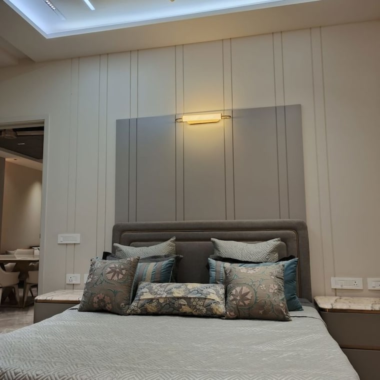 Master Bedroom, uchdpl-veridia-oakwood-enclave 5 Bedroom 4089 Sq.Ft. Apartment In Wave City Ghaziabad 9954833