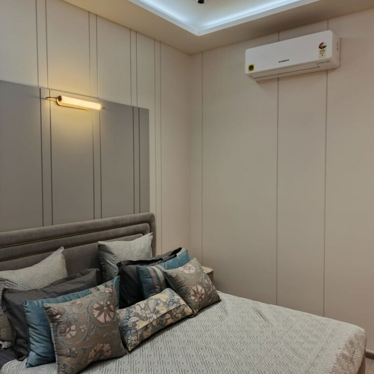 Bedroom, uchdpl-veridia-oakwood-enclave 5 Bedroom 4089 Sq.Ft. Apartment In Wave City Ghaziabad 9954833