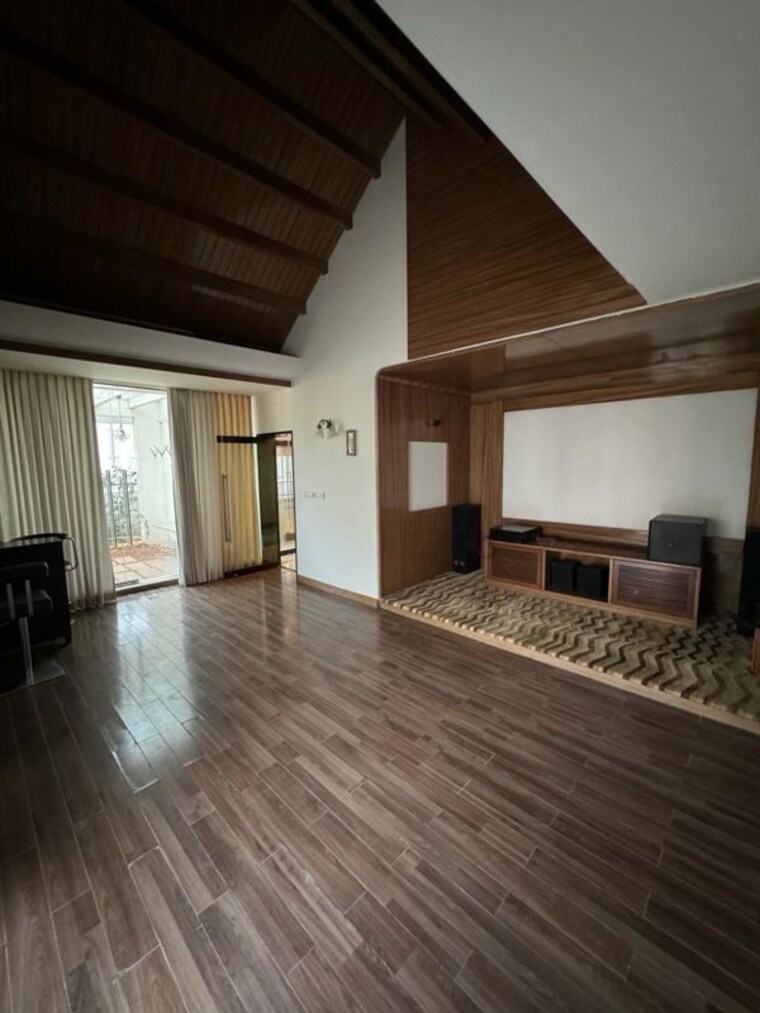  Parking, emmanuel-pearl 5 Bedroom 4900 Sq.Ft. Apartment In Rest House Road Bangalore 9287277