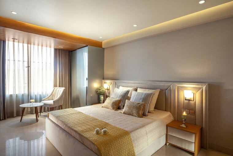 Master Bedroom, uchdpl-veridia-oakwood-enclave 5 Bedroom 4089 Sq.Ft. Apartment In Wave City Ghaziabad 9954848