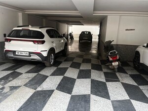 Parking in 3 BHK Builder Floor at Sector 14 – for Sale