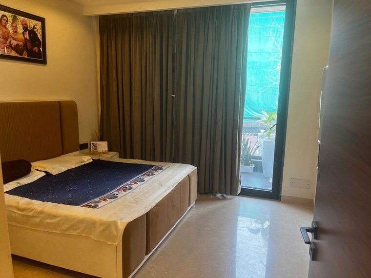 Bedroom, sector 14 3 Bedroom 250 Sq.Yd. Builder Floor In Sector 14 Gurgaon 9954852