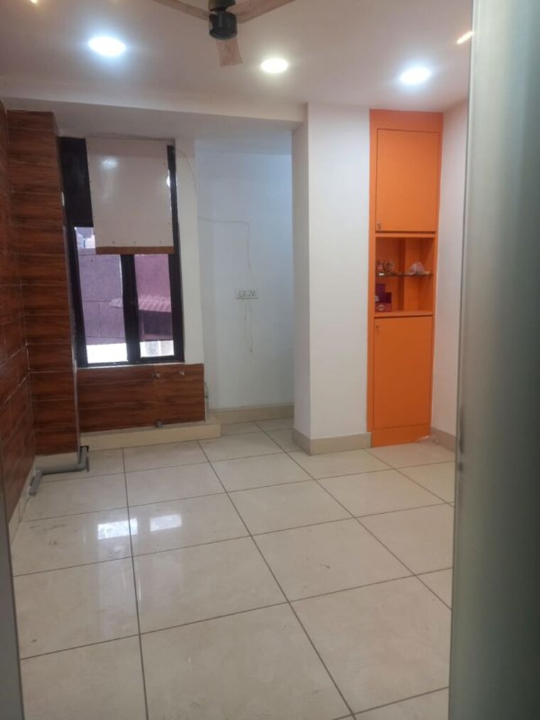 Team Area, sector 12 dwarka Commercial Office Space 150 Sq.Ft. In Sector 12 Dwarka Delhi 9954864