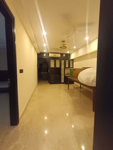 Room in 4 BHK Apartment at HM Gladiolus, Halasuru – for Rent
