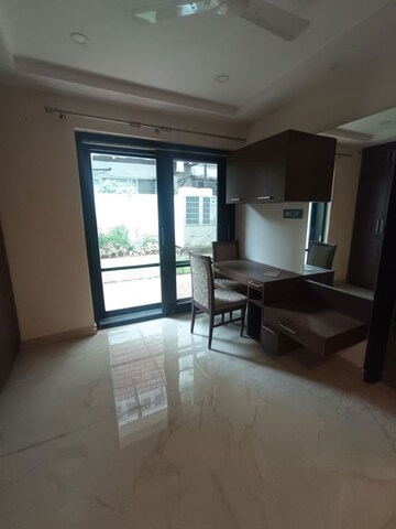 Room in 4 BHK Apartment at HM Gladiolus, Halasuru – for Rent