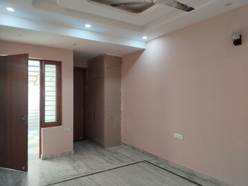 Room in 3 BHK Builder Floor at Sector 37 – for Rent