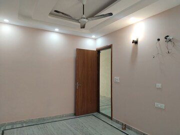 Room in 3 BHK Builder Floor at Sector 37 – for Rent