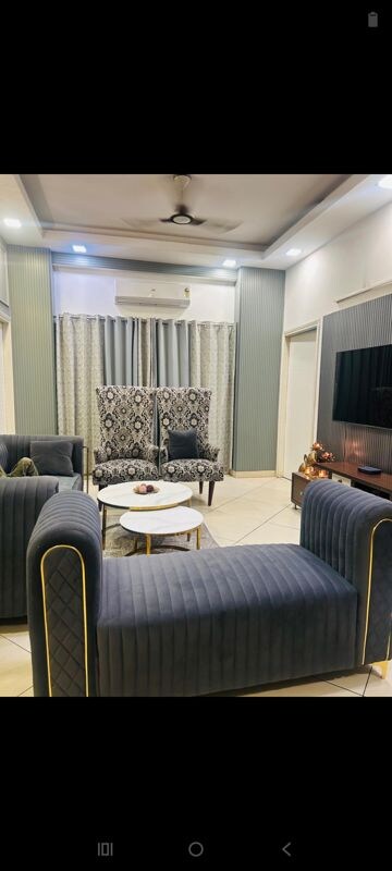 Living Room in 2.5 BHK Apartment at Express Zenith, Sector 77 – for Rent